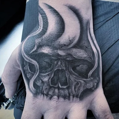 Hailey Slade tattoo 030
