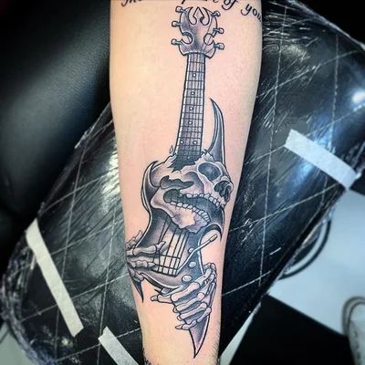 Hailey Slade tattoo 033