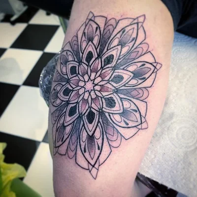 Hailey Slade tattoo 043