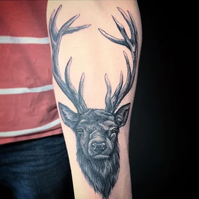 Hailey Slade tattoo 045
