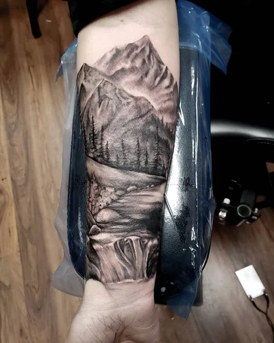 Hugh Fowler tattoo 047