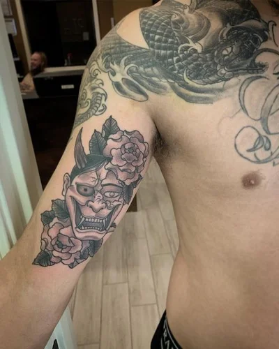 Marcus Hardy tattoo 042