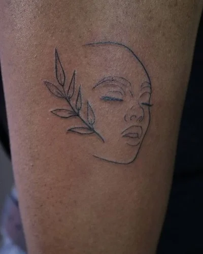 Nadia tattoo 041
