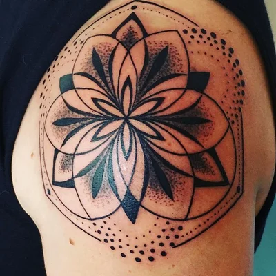 Serena Lander tattoo 033