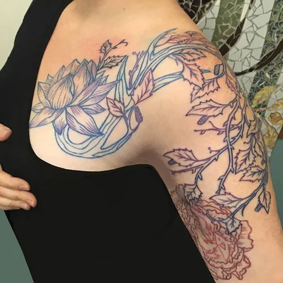 Serena Lander tattoo 041