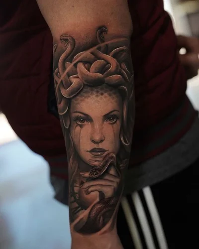 Sophie Hollie tattoo 009