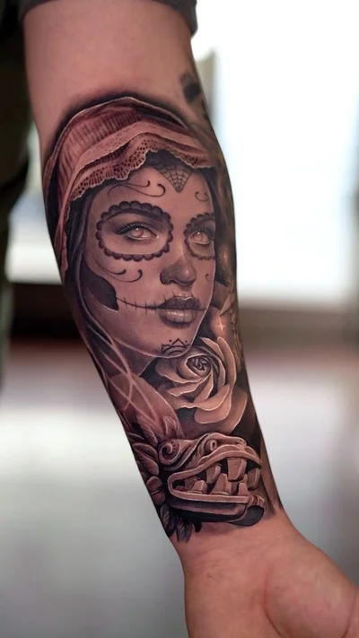Sophie Hollie tattoo 021