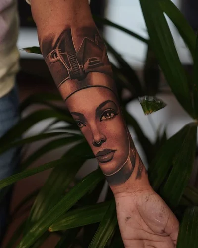 Sophie Hollie tattoo 022