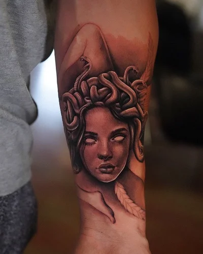 Sophie Hollie tattoo 025