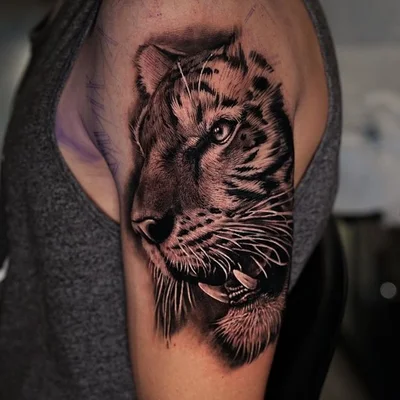Sophie Hollie tattoo 026