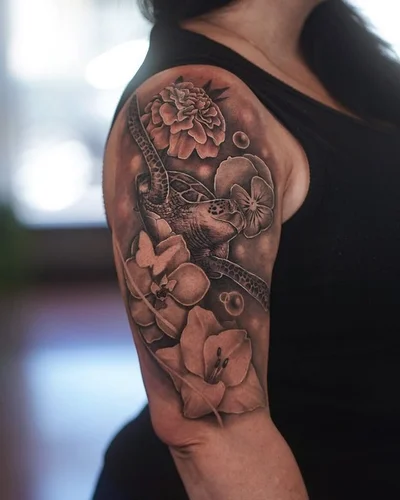 Sophie Hollie tattoo 030