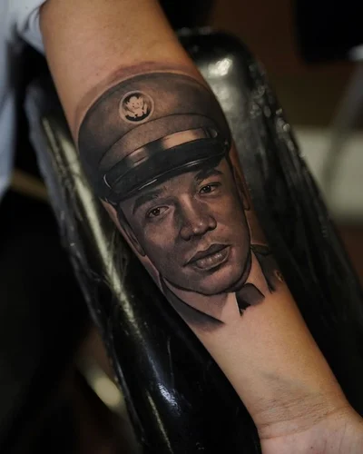 Sophie Hollie tattoo 041