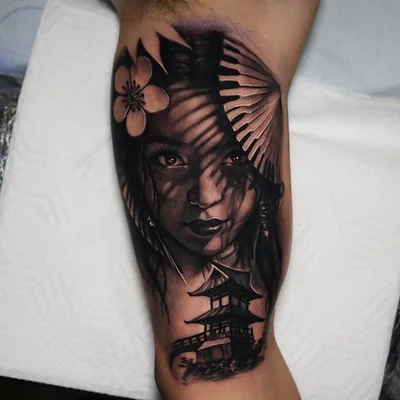Sophie Hollie tattoo 043