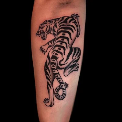 Christina Platis tattoo 044
