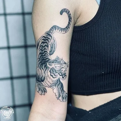 Tina Smith tattoo 040
