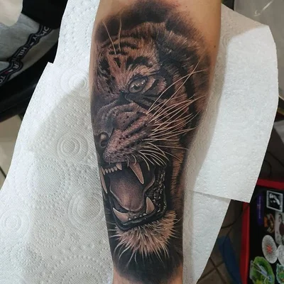 Temple Max tattoo 030