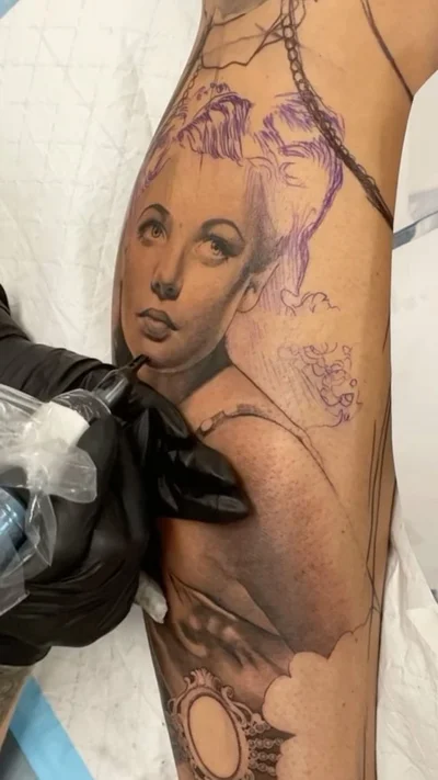 𝒯ℯ𝓃ℯ𝒾𝓁ℯ 𝒩𝒶𝓅ℴ𝓁𝒾 tattoo 007