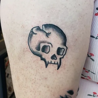 Tessa Roux tattoo 013