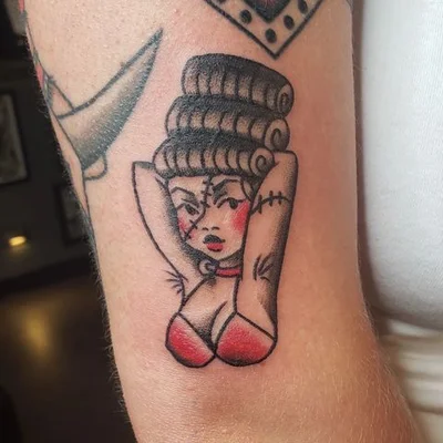 Tessa Roux tattoo 017