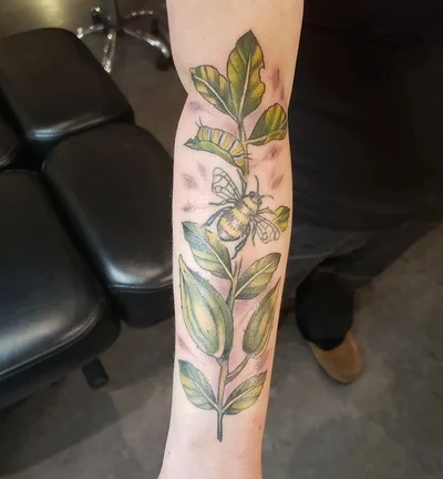 Tessa Roux tattoo 019