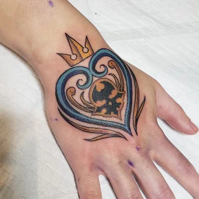 Tessa Roux tattoo 040