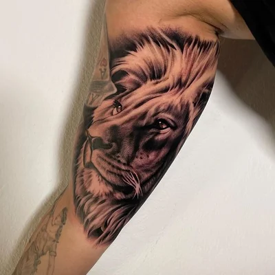 Black & Grey Tattoo Artist tattoo 038