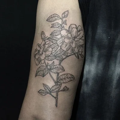 Thais Heleno tattoo 007