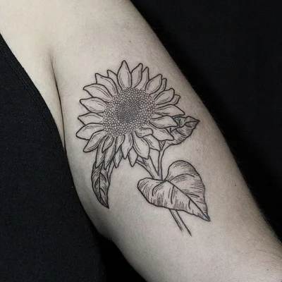 Thais Heleno tattoo 009