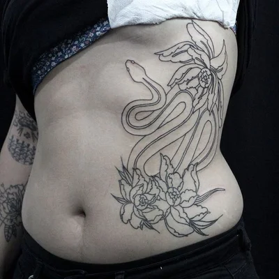 Thais Heleno tattoo 017