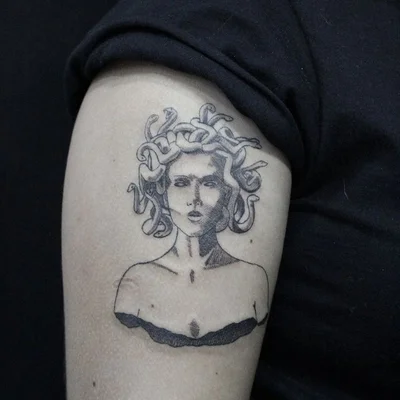 Thais Heleno tattoo 024