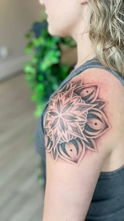 Jessie Luna tattoo 031