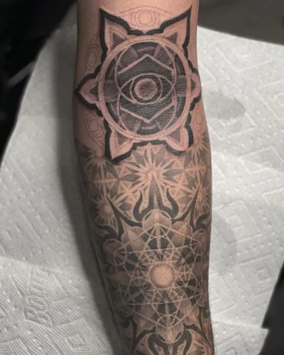 Jessie Luna tattoo 038