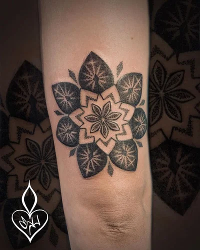 Susana Golden tattoo 023