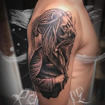 Susana Golden tattoo 042