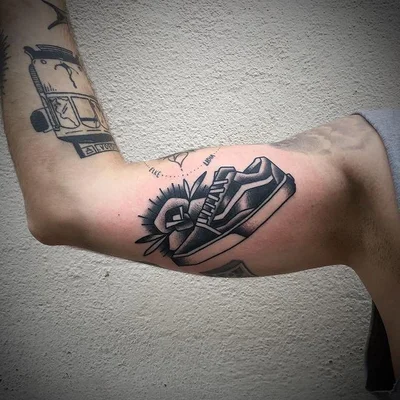 𐌕𐋅𐌄 𐌌𐌄𐌔𐌔 tattoo 021