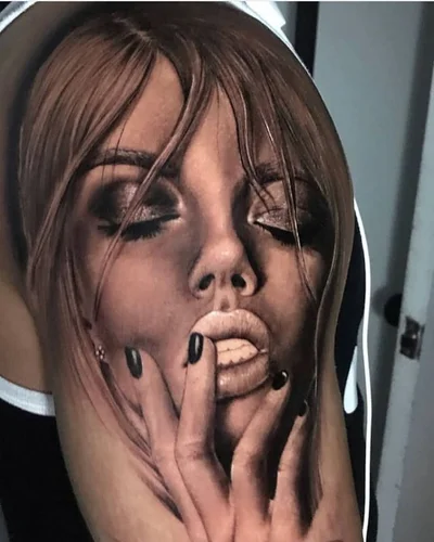 Laetitia Luccioni tattoo 018