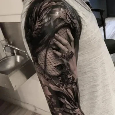 Laetitia Luccioni tattoo 038
