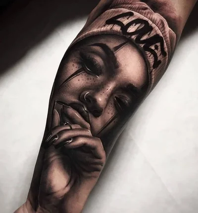 Laetitia Luccioni tattoo 044