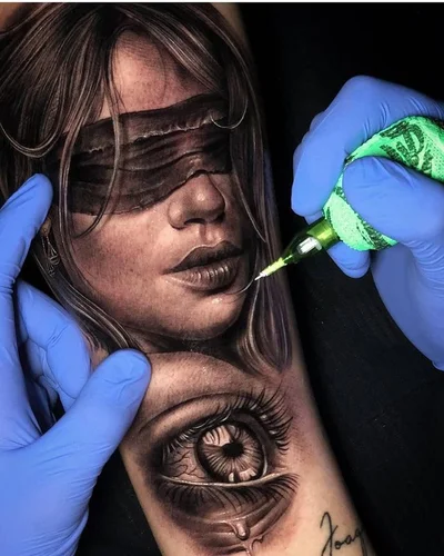 Laetitia Luccioni tattoo 048