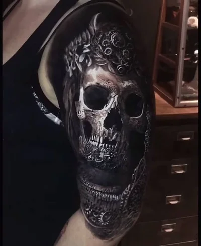 Laetitia Luccioni tattoo 049