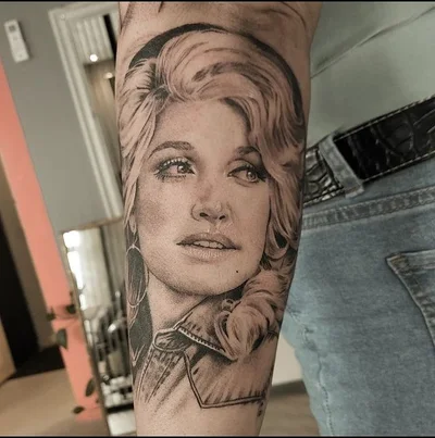 Maxine Lee tattoo 015