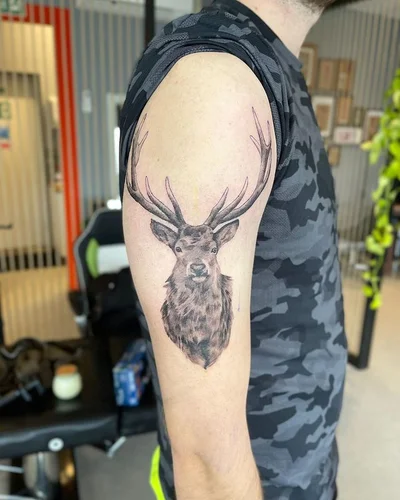 Maxine Lee tattoo 019