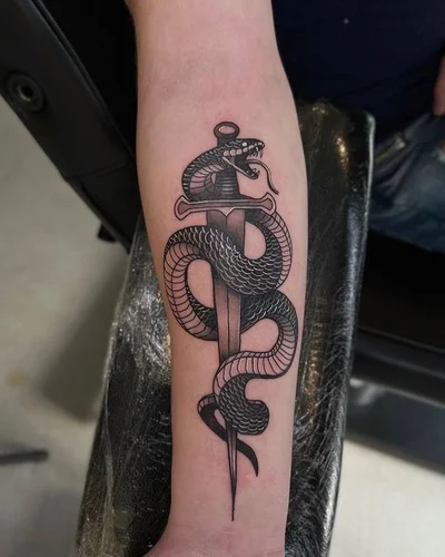 Maxine Lee tattoo 021