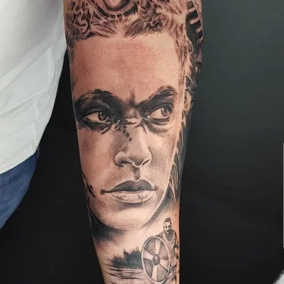 Maxine Lee tattoo 035