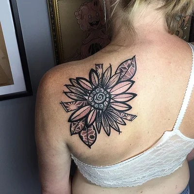 Maxine Lee tattoo 036