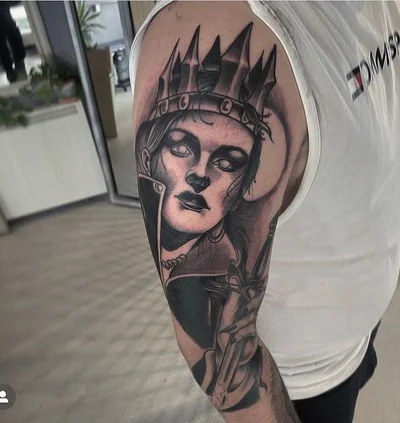 Maxine Lee tattoo 039