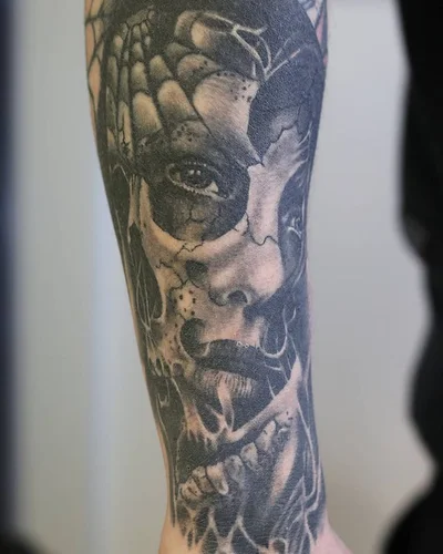 Greg Roberts tattoo 009