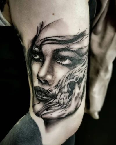 Greg Roberts tattoo 012