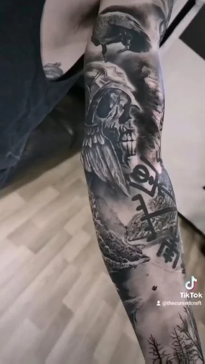 Greg Roberts tattoo 019