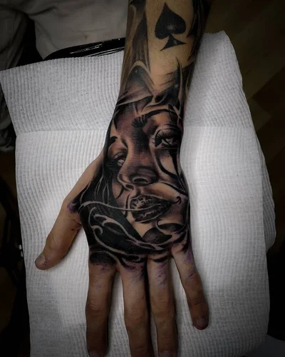 Greg Roberts tattoo 043